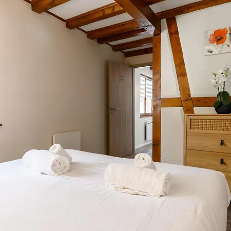 Aux Deux Tours Apartamento