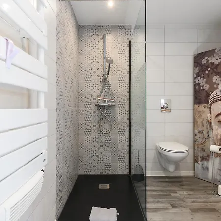 Aux Deux Tours Apartamento *